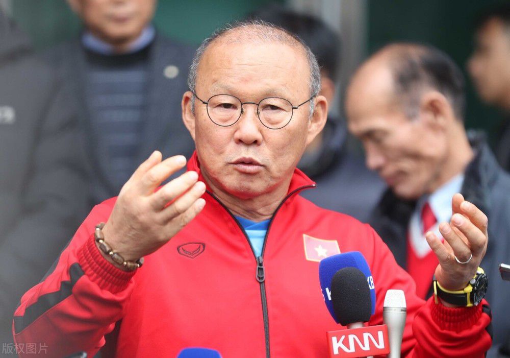 此前在波尔图主场2-0击败安特卫普的比赛中，佩佩以40岁零254天的年龄创下了新的欧冠进球最年长纪录。